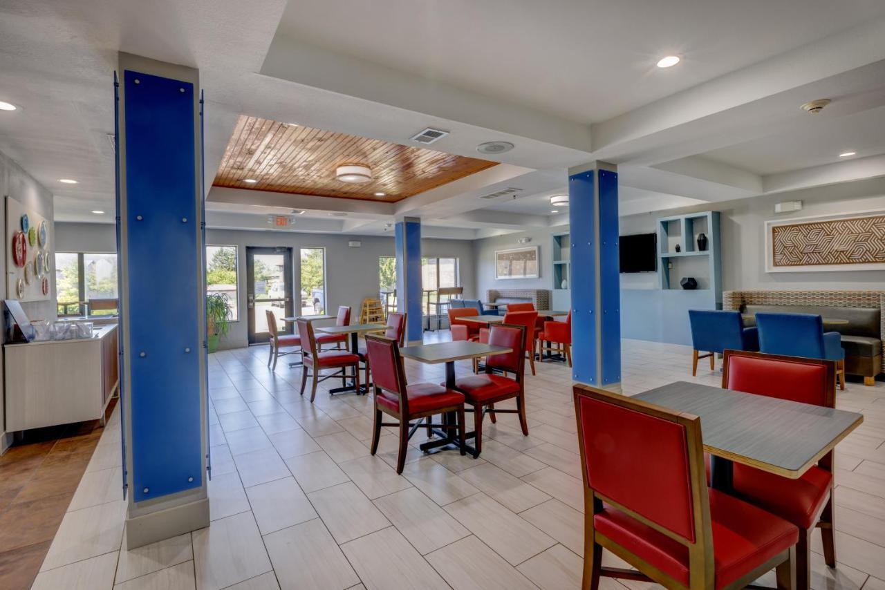 Holiday Inn Express Hotel & Suites Shelbyville By Ihg Zewnętrze zdjęcie